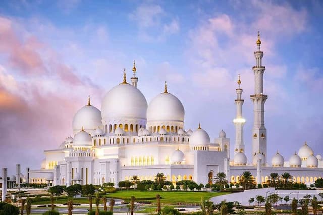 Abu Dhabi City Tour in 4x4 Private Vehicle, Dubai Pickup Option