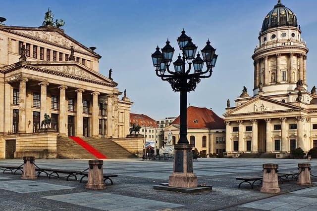 Berlin Highlights Private Guided Walking Tour