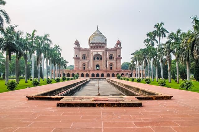 Heritage Delhi Photography Walk (2 Hours Guided Walking Tour with Rickshaw Ride)
