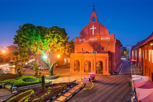 *16 Hrs Best of Melaka Van Tour from Fraser's Hill w' Tour Guide