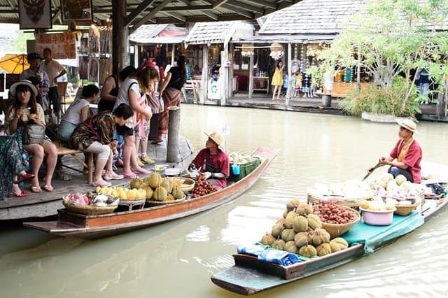 Pattaya Highlights: Floating Market & Iconic Landmarks