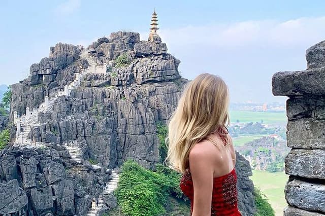 Ninh Binh Day Tour from Hanoi with Tam Coc Boat Trip & Mua Cave