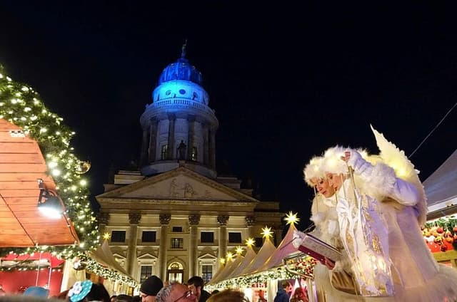 Berlin Christmas Lights Live Tour + Mulled Wine & Gingerbread