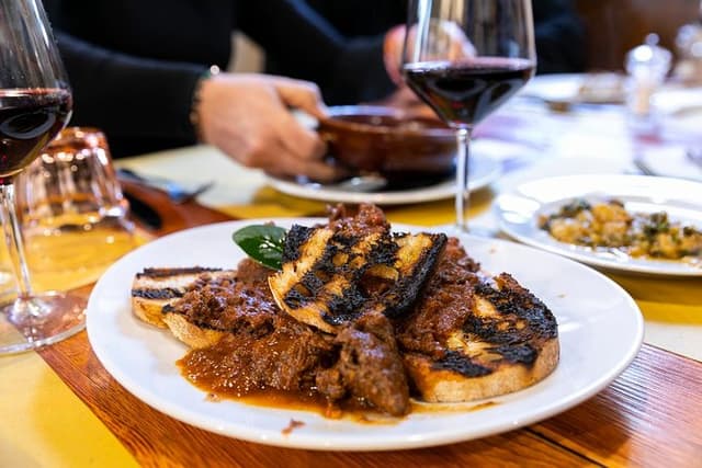 Florence Private Food Tour of 10+Tastings with Cheeses & Wines