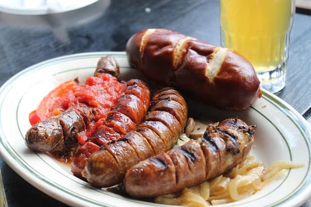 Private Milwaukee Food Tour with Beer, Cheese & Local Classics