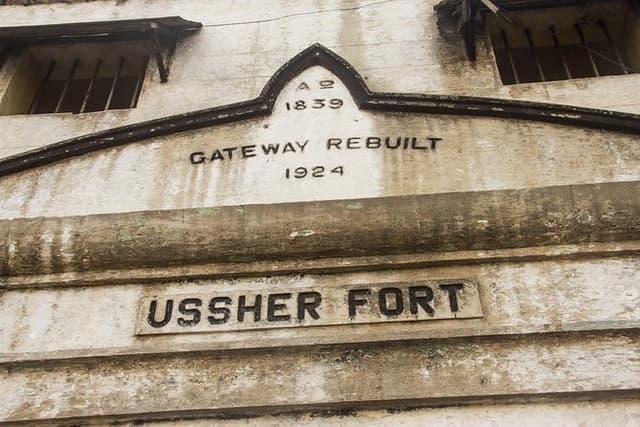 Christianborg Castle & Slave Tour Of Accra