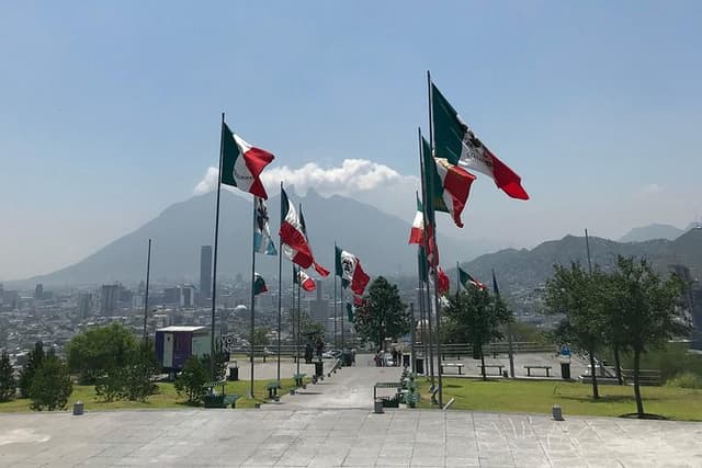 Private English Monterrey City with a Local Guide