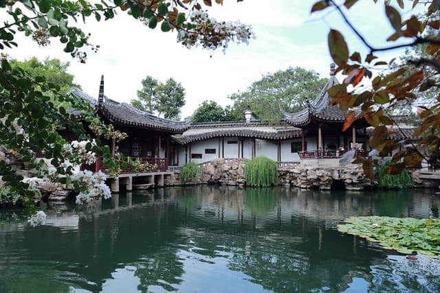 Private Tour to Suzhou Museum, Master-of-Nets Garden and Cruise in Tongli Town