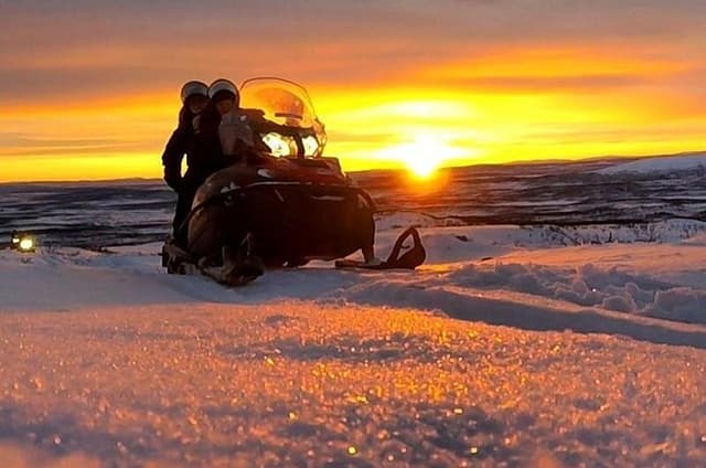 Snowmobile Safari to Lapland viewpoint 