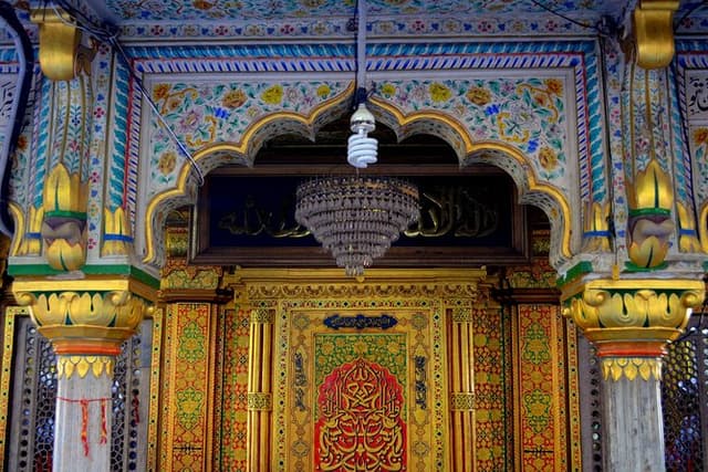 Half-Day Trip of Delhi's Temples & Spiritual Sites