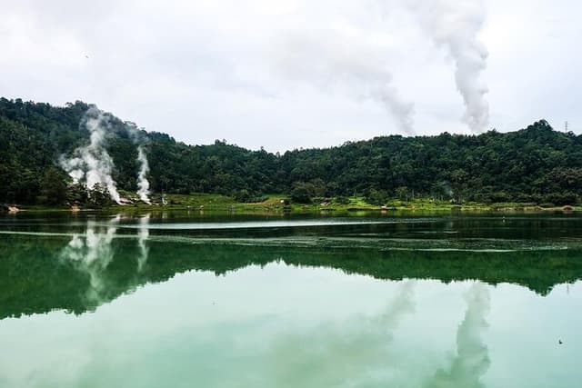 Private Manado Tour to Woloan Village, Tondano Lake & Minahasa Highland