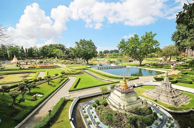 Mini Siam Miniature World in Pattaya with Transfer