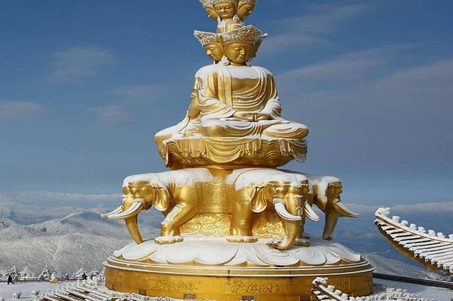 2 Days Chengdu Panda Base, Leshan Giant Buddha and Mt.Emei Group Tour