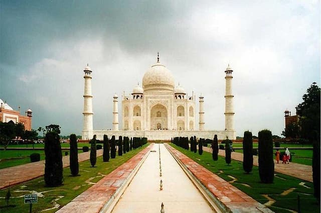 Same Day Agra Tour From Ahmedabad with Return Flight