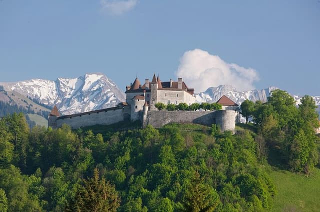 A Swiss Winter Day in Gruyères: Chocolate, Cheese & Alpine Charm