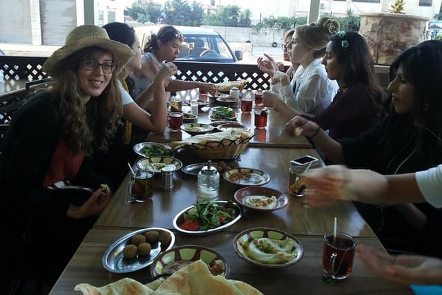Amman City Tour Including Traditional Breakfast - Lunch and Jordanian Sweet