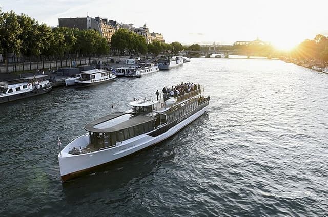 Seine River Guided Cruise by Vedettes de Paris