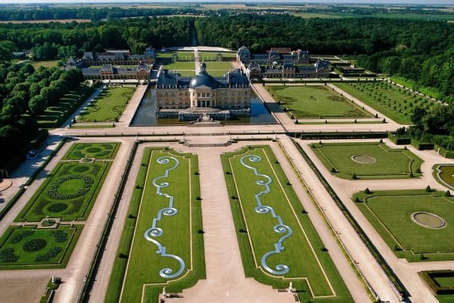 VAUX-LE-VICOMTE- private day-trip (pickup and dropoff at/to your hotel in Paris)