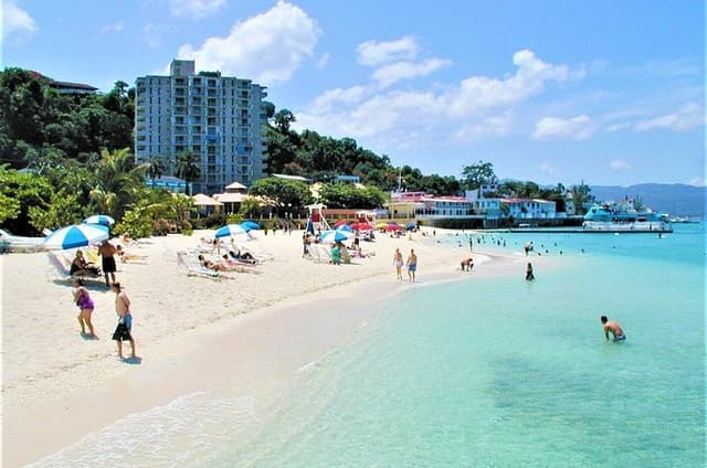 Montego Bay Shore Excursion: Doctor's Cave Beach & Montego Bay City Highlights