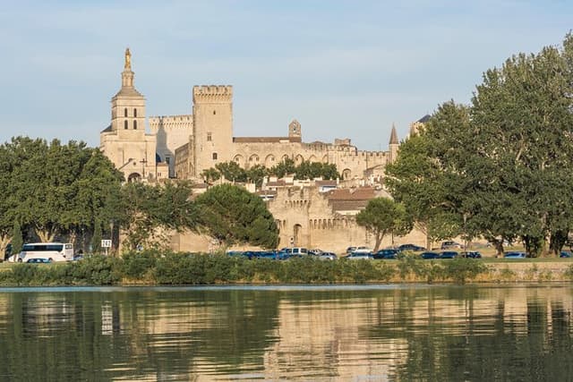 Small Group Marseille Shore Excursion : Avignon & Chateauneuf du Pape Wine Tour