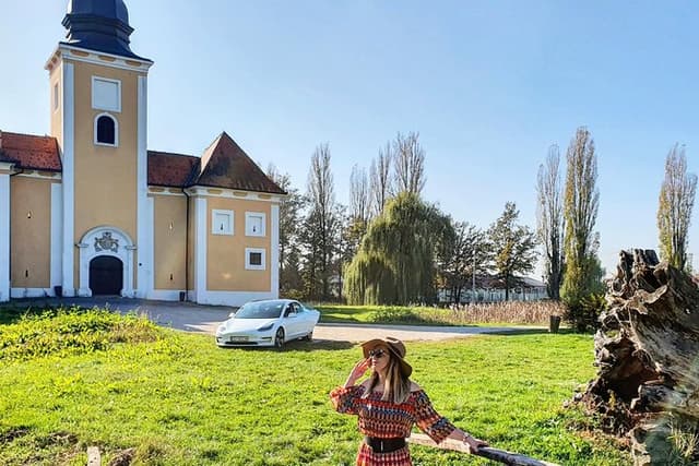 Zagreb & Split sightseeing in Tesla