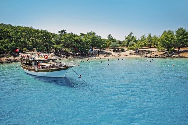 Cleopatra Island Boat Trip incl. Lunch and Drinks