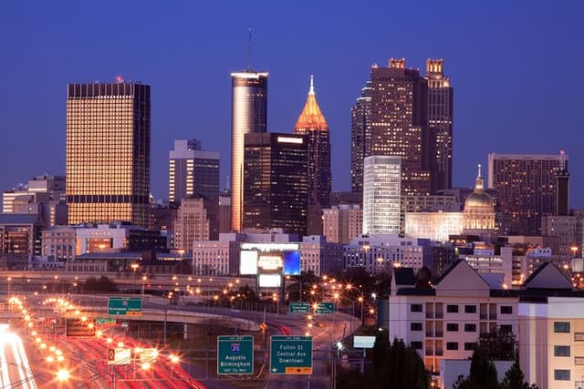 City Lights Atlanta Night-Time Bus Tour with Photos & Dinner Stop