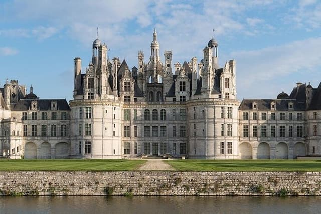 Private Loire Valley Day Trip: Chambord, Chenonceau & Clos Lucé