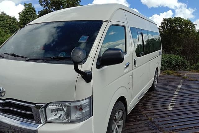 Trip with local driver Lampang-Lampoon