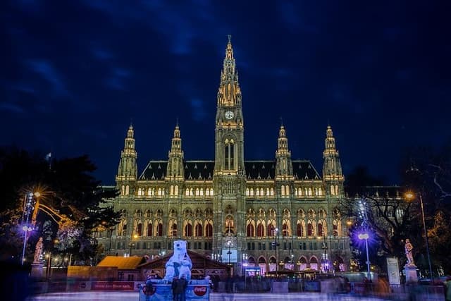 Private Vienna Night Lights & Landmarks Tour