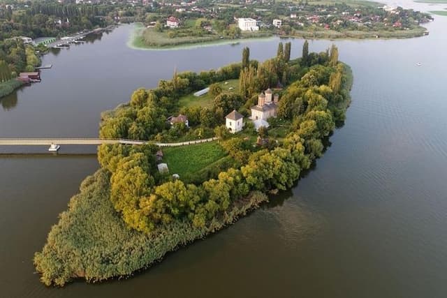 Dracula's Tomb and Mogosoaia Palace, Private Tour from Bucharest