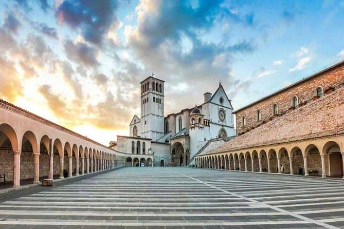 Explore Assisi to Orvieto: UNESCO Day Tour