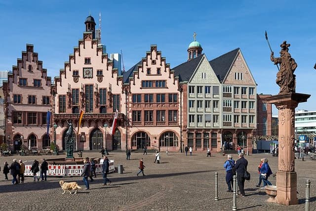 Frankfurt Impressions Express - Highlights and Hidden Gems