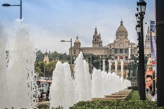 Private Contrast Barcelona Tour (4 Hours) - From Barcelona