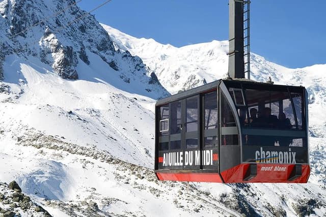 Visit the Aiguille du Midi in Chamonix, with a private guide