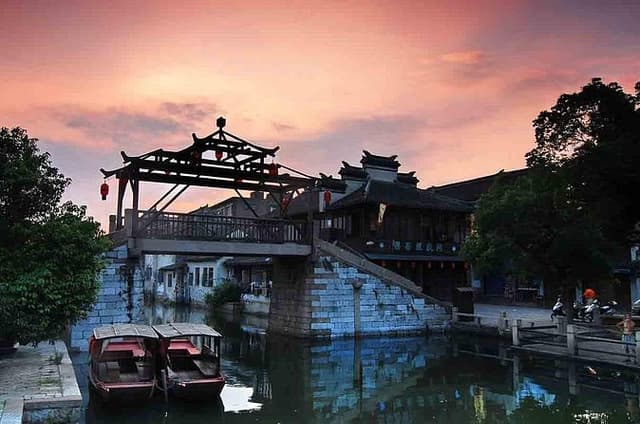 Private Tour To Tongli Town, Suzhou Museum & Pingjiang Road with Vegeterian Food