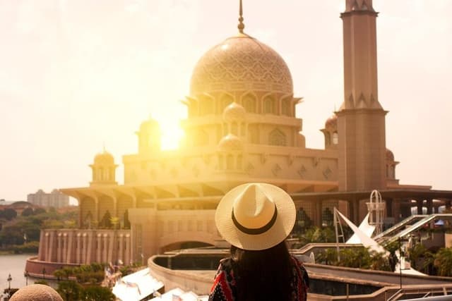 Private Half-Day Putrajaya Tour with Lake Cruise from Kuala Lumpur