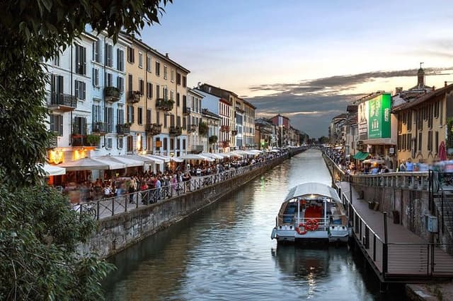 Unexpected Milan between canals, marbles and fresh fish
