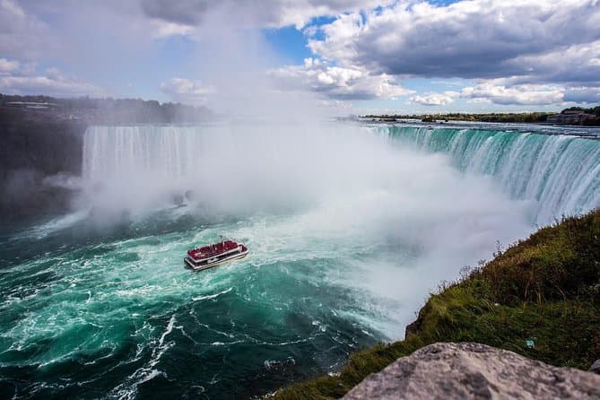 Best Niagara Falls & 1000 Islands Tours from Montreal