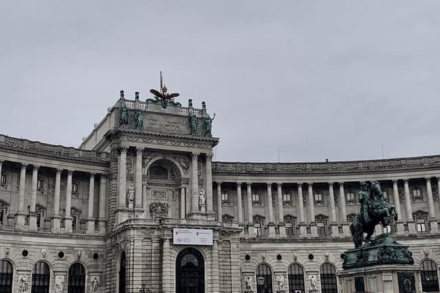 Private World War II Walking Tour in Vienna