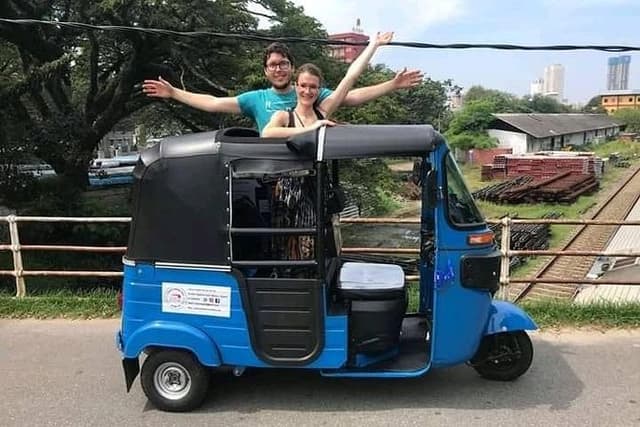 Colombo Tuk Tuk City Tour -Sightseeing Entry Fees & Food Included