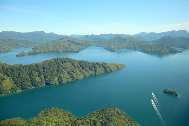 Bays and Bush Flight Scenic Tour
