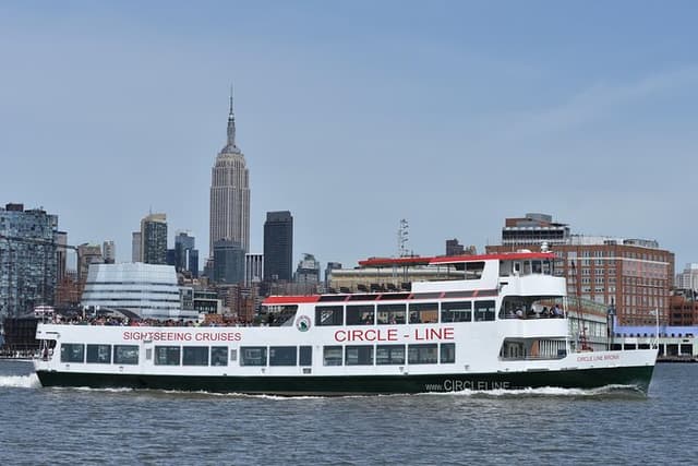 Circle Line: 1.5hr - New York City Landmarks Cruise