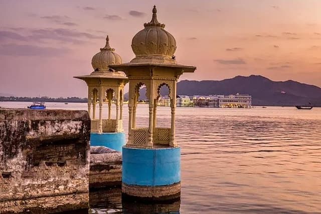 Full-Day Private Udaipur Three wheeled Tuk Tuk Sightseeing
