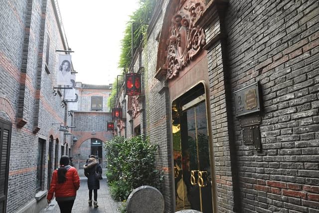 Private Full-Day Tour of Shanghai with Dim-sum Lunch