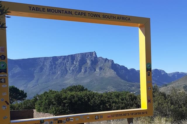 Cape Town Uncovered : Half-Day City Tour with Table Mountain Tour