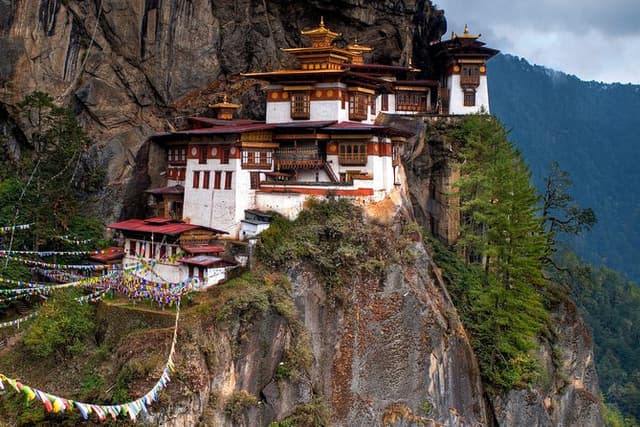 Bhutan Highlights Tour - 7 Nights 8 Days of Culture & Adventure