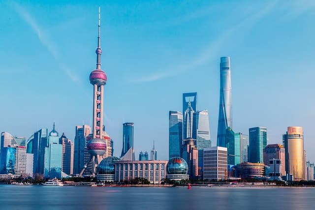 Shanghai Private Tour of Must-see Attractions including Oriental Pearl Tower,