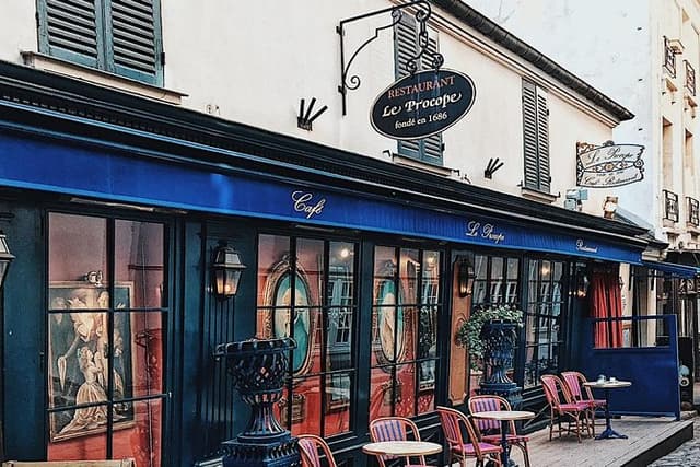 Paris City Tour with Private Friendly Guide and all Must-See Sites