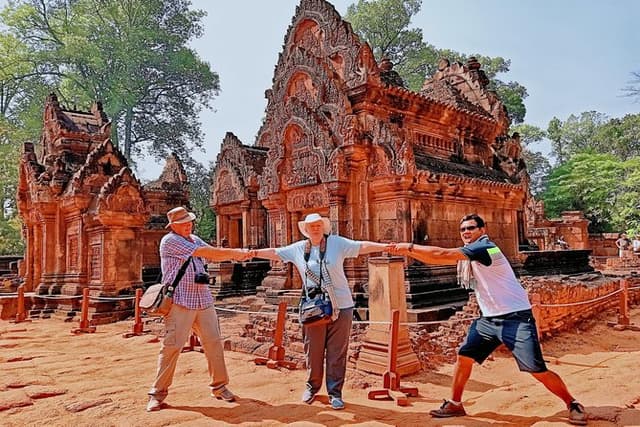 1 Day Private Tour Angkor Wat & Banteay Srey